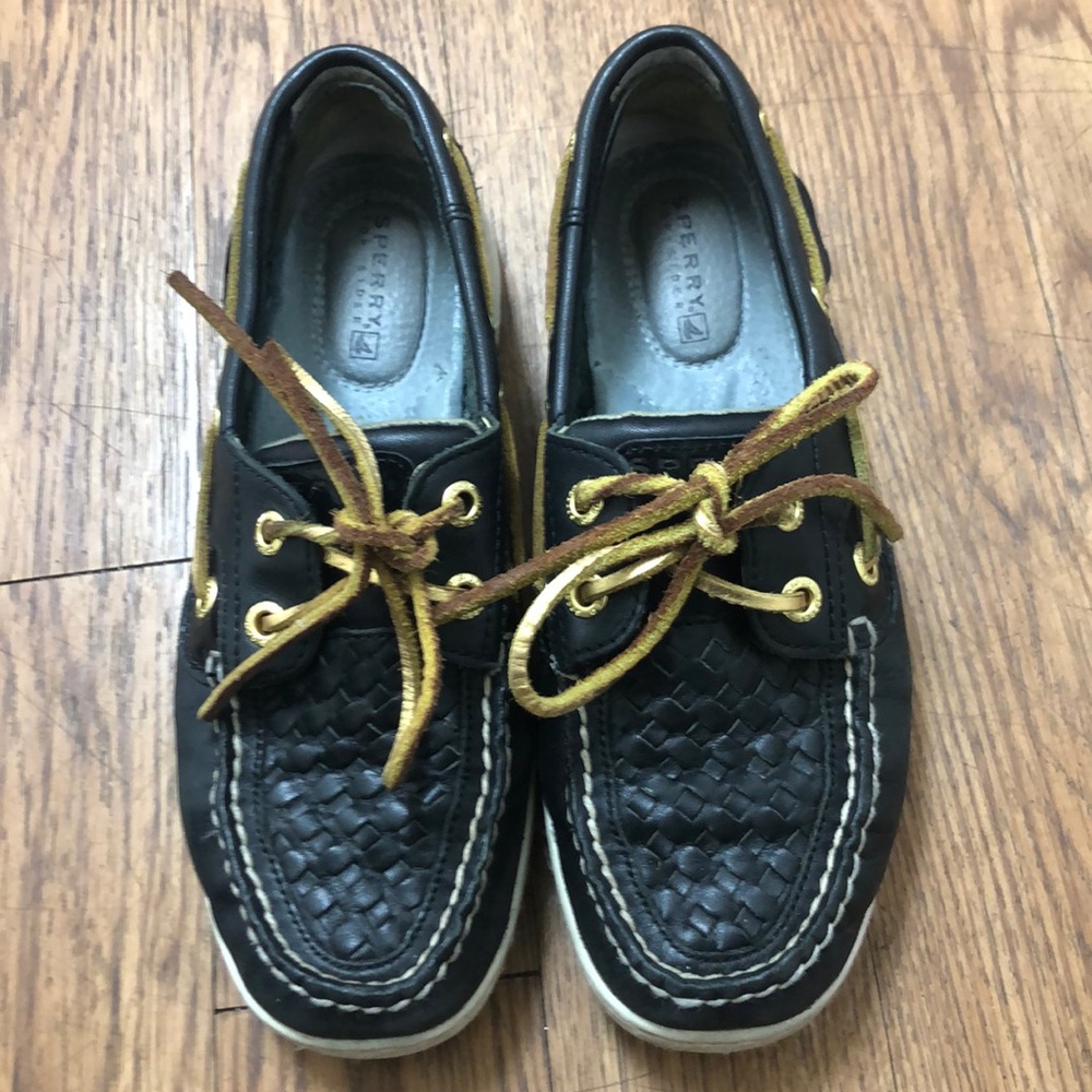 Black lace up loafer by sperry